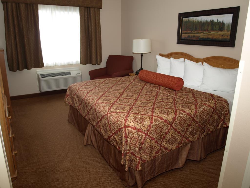 Savanna Inn & Suites الغرفة الصورة