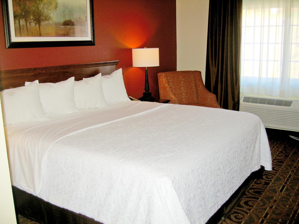 Savanna Inn & Suites المظهر الخارجي الصورة